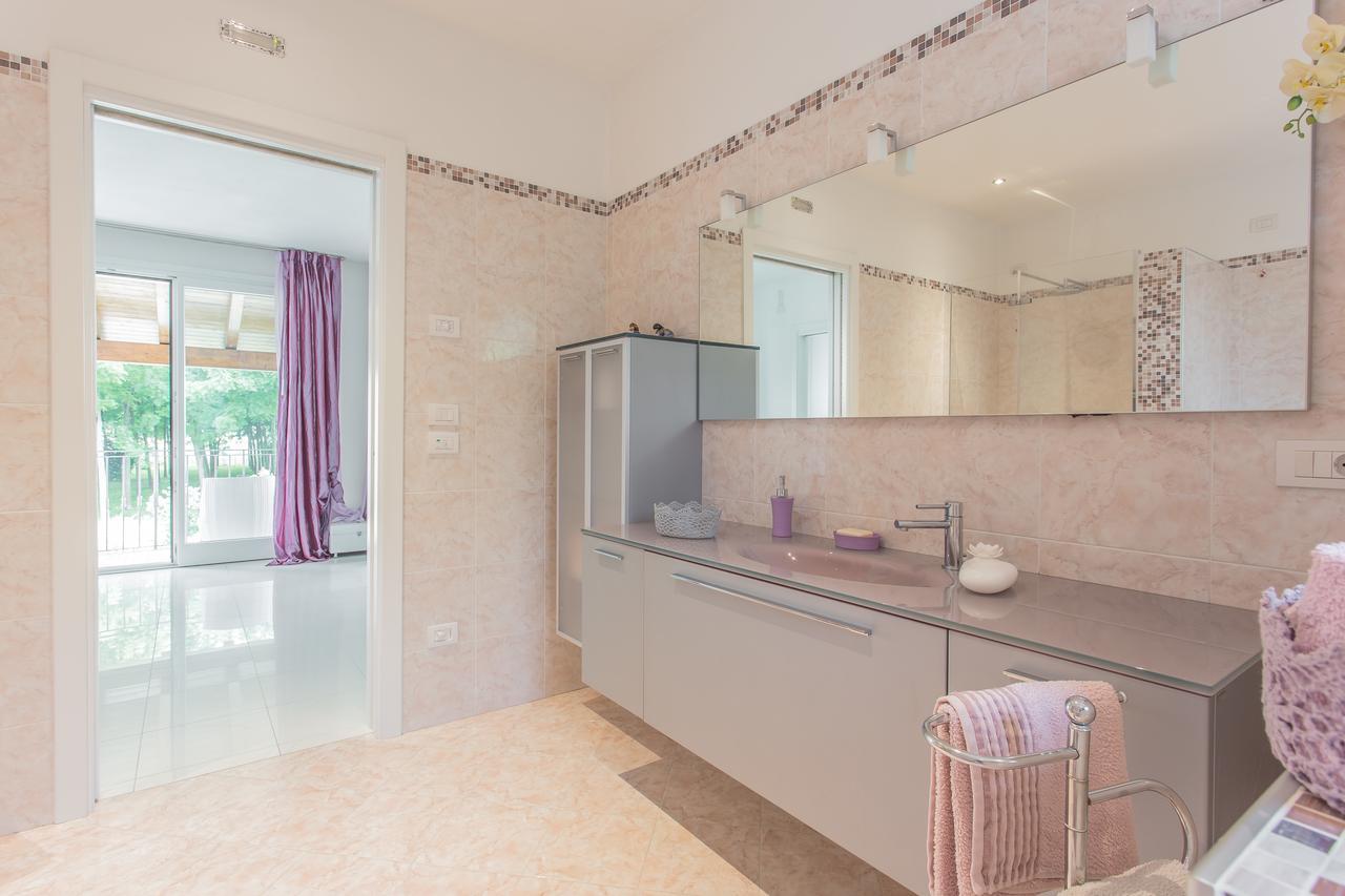 Pool & Garden Villa Lelia มีราโน ภายนอก รูปภาพ